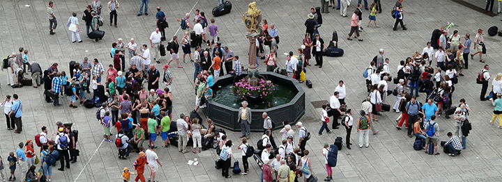 Grp_Portal_BrunnenLeute 720-262