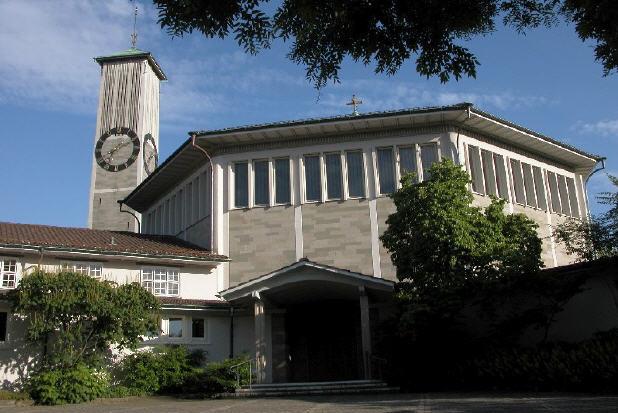 Markuskirche_vorne_Ast_10x15